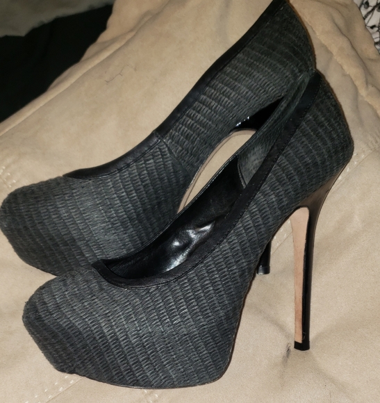 report signature high heels